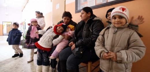 Cestu ke zlepšení situace Romů vidí vláda ve vzdělávání dětí (ilustrační foto).